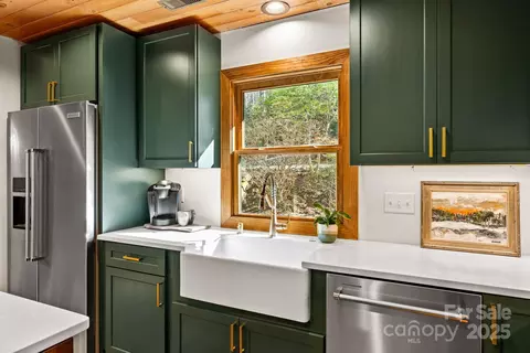Kitchen - 60 Elseetos Dr, Brevard, NC 28712 photo 2 of 3