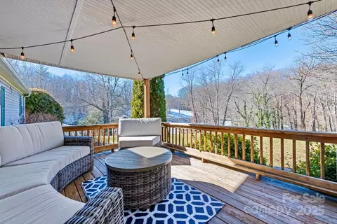 98 Price Ln, Waynesville, NC 28786