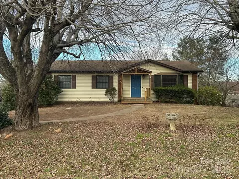 181 Mount Carmel Rd, Asheville, NC 28806