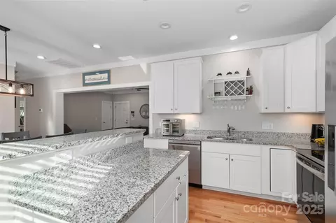 Kitchen - 349 Ridge View Dr, Clyde, NC 28721 photo 3 of 4