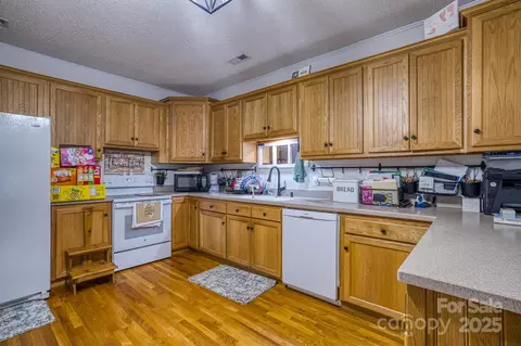 4105 S Fork Ave, Hickory, NC 28602 photo 32