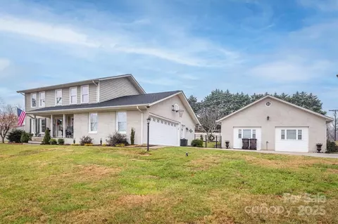 4105 S Fork Ave, Hickory, NC 28602