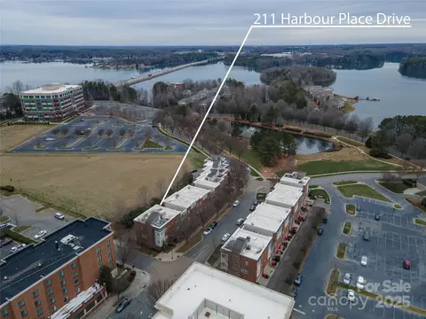 View/Area - 211 Harbour Place Dr, Davidson, NC 28036 photo 2 of 4