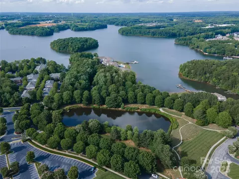 View/Area - 211 Harbour Place Dr, Davidson, NC 28036 photo 4 of 4