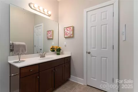 Bath - 211 Harbour Place Dr, Davidson, NC 28036 photo 2 of 5