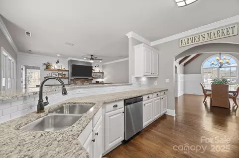 Kitchen - 9241 Legrand Dr, Terrell, NC 28682 photo 3 of 6