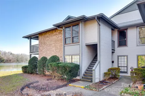 5843 Harris Grove Ln, Charlotte, NC 28212
