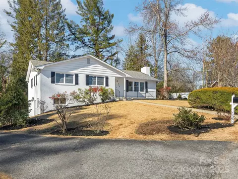 304 Oklawaha Cir, Hendersonville, NC 28739