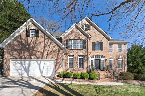 11805 Farnborough Rd, Huntersville, NC 28078