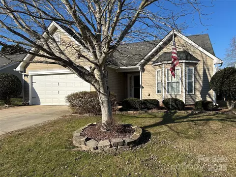 2215 Ballingarry Dr, Statesville, NC 28625