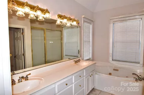 125 Eaglecrest Dr, Matthews, NC 28104 photo 11
