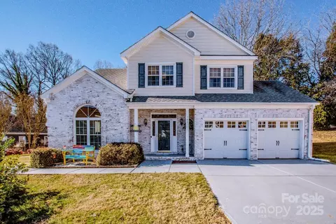 125 Lakewood Circle Dr, Mooresville, NC 28117
