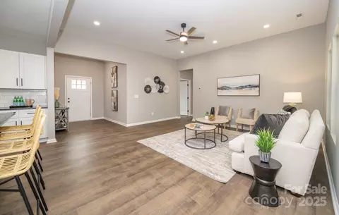 Living - 117 Chavis Ln, Lincolnton, NC 28092 photo 1 of 3
