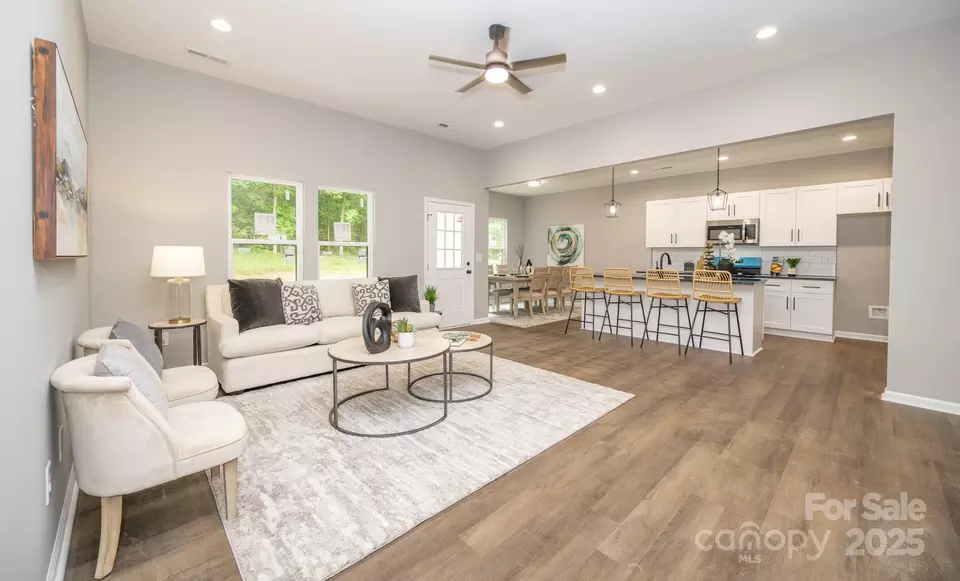 Living - 117 Chavis Ln, Lincolnton, NC 28092 photo 2 of 3
