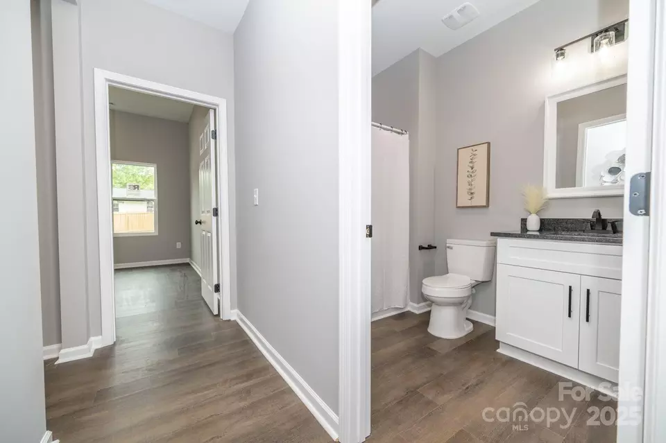 Entry Way - 117 Chavis Ln, Lincolnton, NC 28092 photo 3 of 4