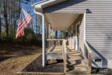 Exterior - 7 Pineview Rd, Fairview, NC 28730 photo 2 of 7