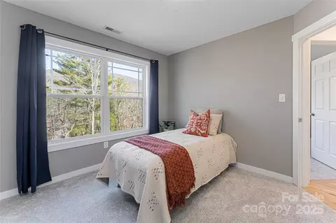 Bedroom - 7 Pineview Rd, Fairview, NC 28730 photo 2 of 3