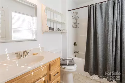 Bath - 7 Pineview Rd, Fairview, NC 28730 photo 1 of 2