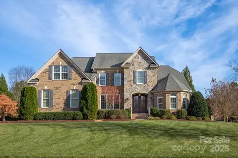 829 Wandering Way Dr, Waxhaw, NC 28173