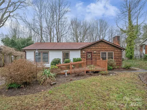 6 Erwin Dr, Asheville, NC 28806