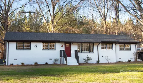 6726 Lockhart Rd, Sharon, SC 29742