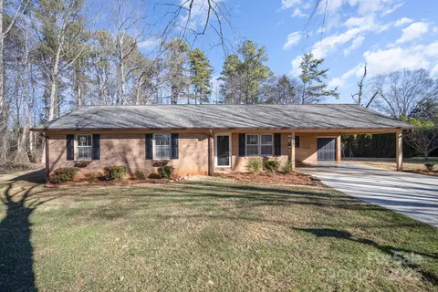 126 Flatrock Ln, Statesville, NC 28625
