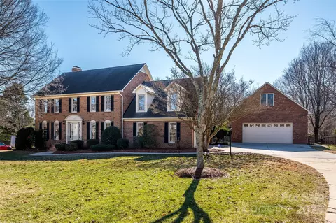 8147 Camelot Dr, Harrisburg, NC 28075
