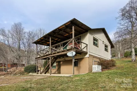 70 Apple Blossom Ln, Maggie Valley, NC 28751
