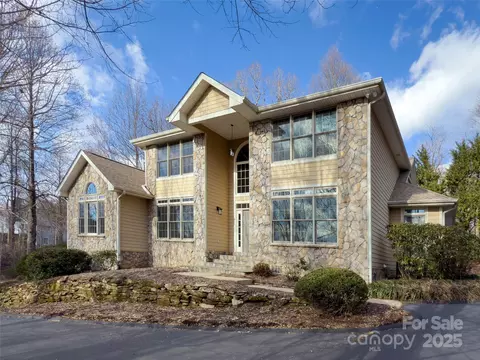 101 Pinnacle Peak Ln, Flat Rock, NC 28731
