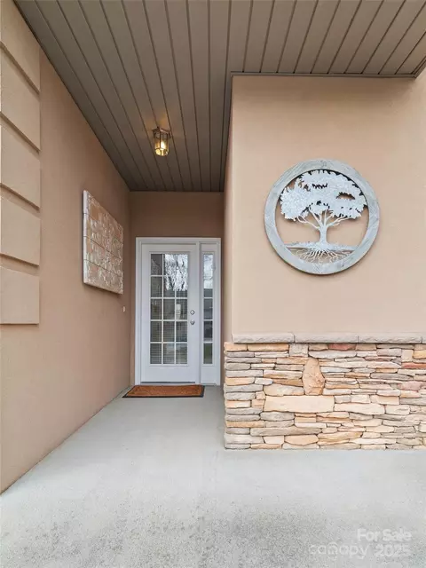 14 Cross Winds Dr, Clyde, NC 28721 photo 4