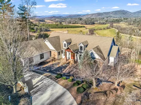 143 Lindsley Ct, Hendersonville, NC 28792