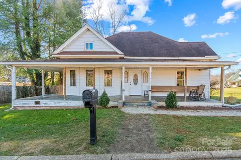 62 Highland St, Canton, NC 28716
