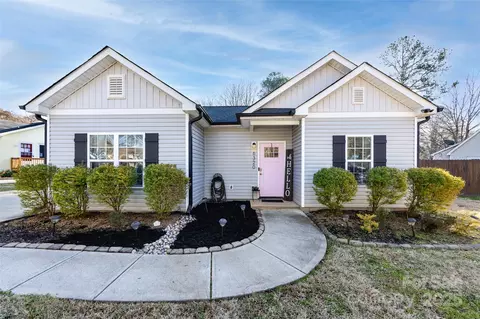 6320 Old Meadow Rd, Charlotte, NC 28227