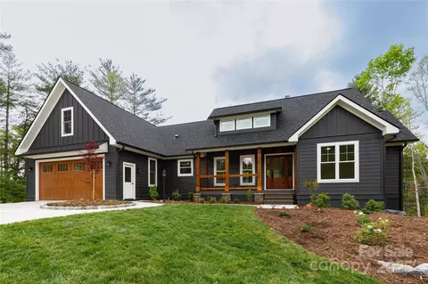 111 Laura Trce, Hendersonville, NC 28792
