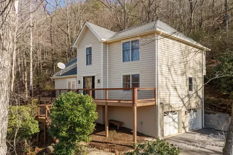 103 Honey Locust Dr, Mills River, NC 28759