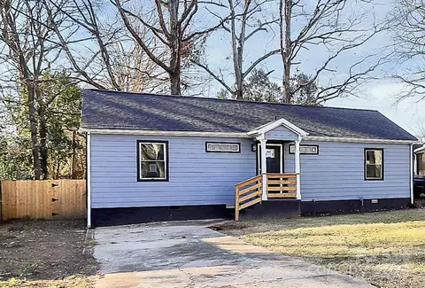 4032 Dinglewood Ave, Charlotte, NC 28205