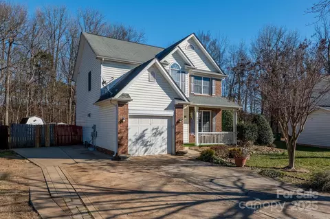 2842 Emerald Meadow Ln, Charlotte, NC 28273