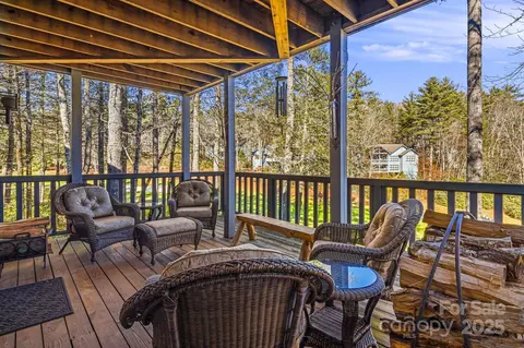 107 River Park Villas Dr, Sapphire, NC 28774
