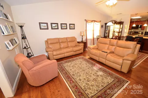 808 E Main St, Maiden, NC 28650 photo 2