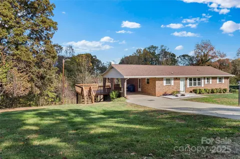 202 Lakewood Dr, Mocksville, NC 27028