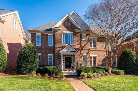 4807 Cambridge Crescent Dr, Charlotte, NC 28226