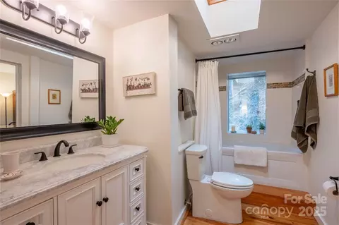 Bath - 403 Andante Ln, Brevard, NC 28712 photo 1 of 4
