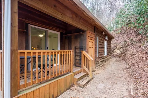 Exterior - 403 Andante Ln, Brevard, NC 28712 photo 4 of 8