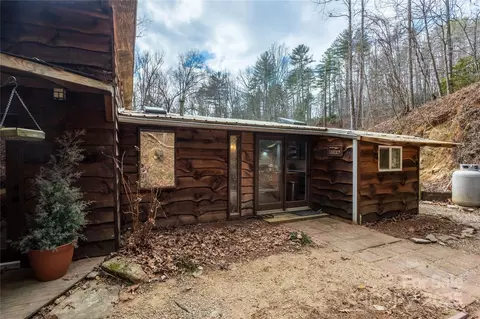 Exterior - 403 Andante Ln, Brevard, NC 28712 photo 7 of 8