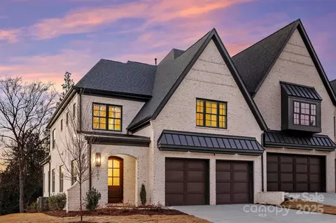 207 Audrey Place Ln, Charlotte, NC 28226