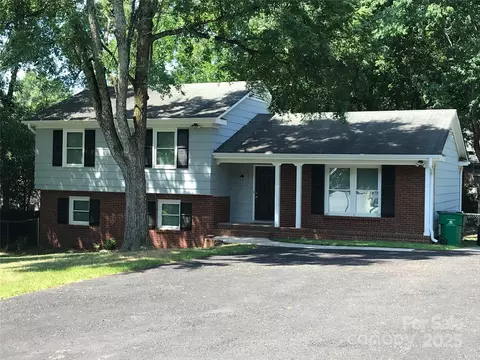 1330 Bonnie Ln, Charlotte, NC 28213