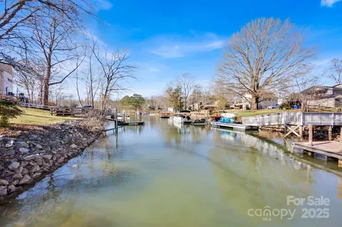 130 Marina Ln, Mooresville, NC 28117