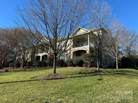 1129 Park West Dr, Charlotte, NC 28209