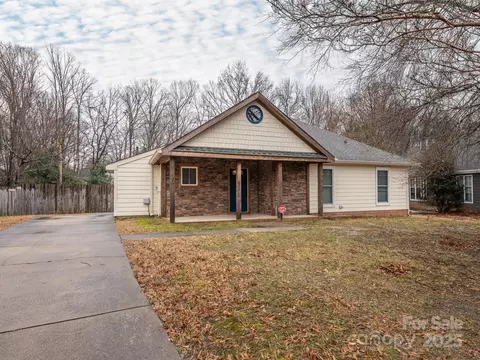 8820 Rittenhouse Cir, Charlotte, NC 28270