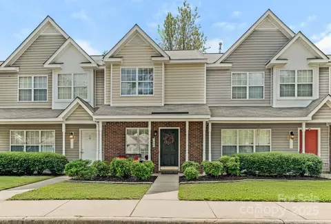 7690 Petrea Ln, Charlotte, NC 28227